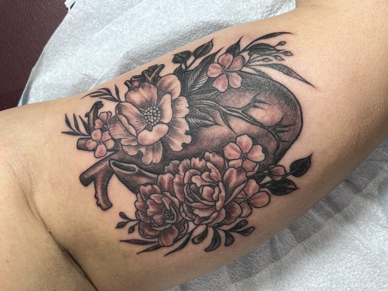 anatomical-heart-floral-tattoo-black-gray-frank-luca-vatican-tattoo