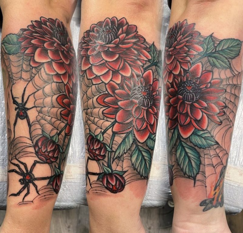 dahlia-spider-forearm-tattoo-neotraditional-frank-luca-vatican-tattoo