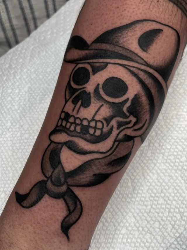 cigarette traditional tattoo Marlboro soft red #traditionaltattoo #traditional #traditionalart #marlboro #cigarette #tattooed #tattooer #tattooink #ink #tattooing #tattoo #tattoos #tattoostyle #inked #inkart #colortattoo #olschool #oldschooltattoo #bold #tattooartist #tattooart Traditional style cigarette pack tattoed